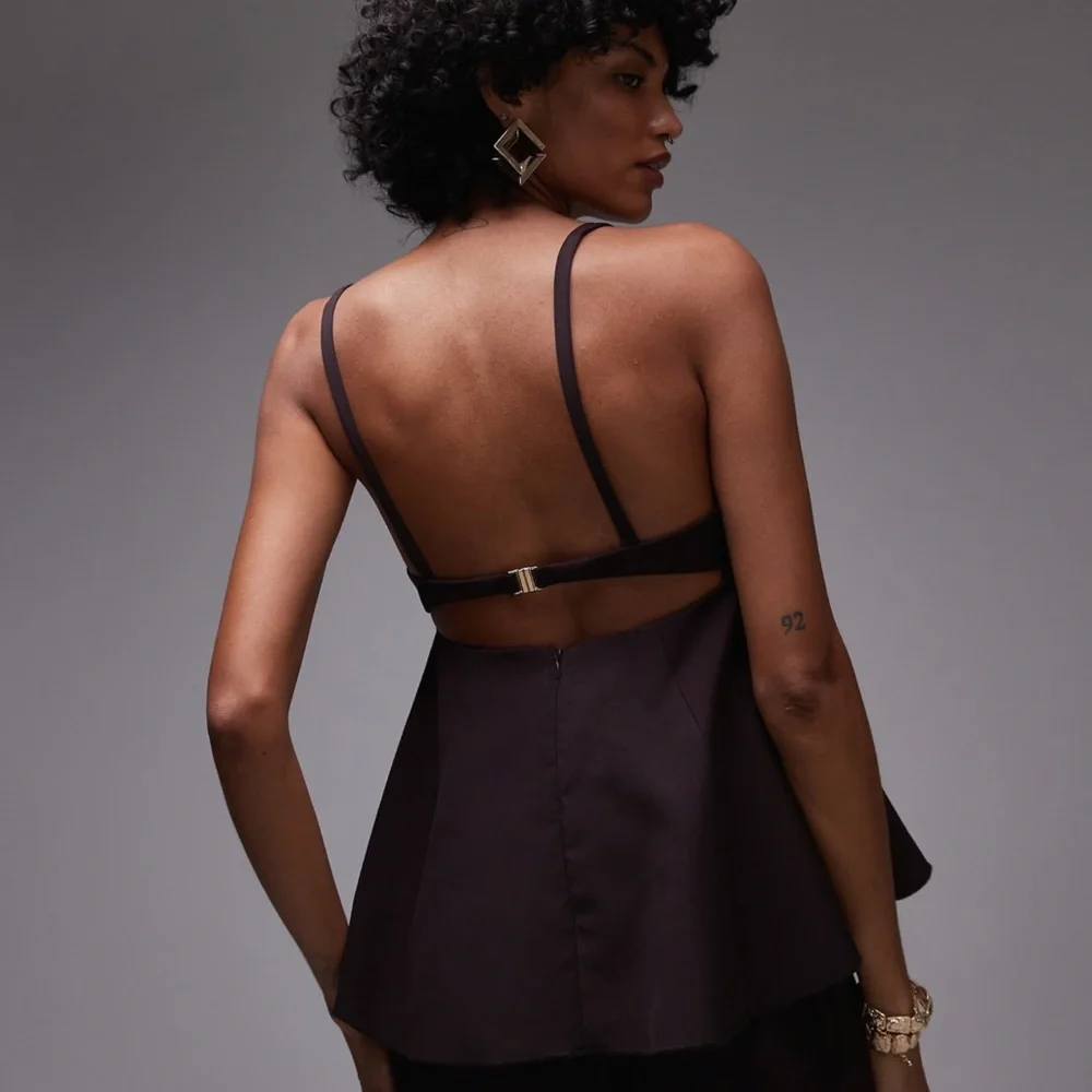 NWT Mango structured open back peplum hem top in chocolate